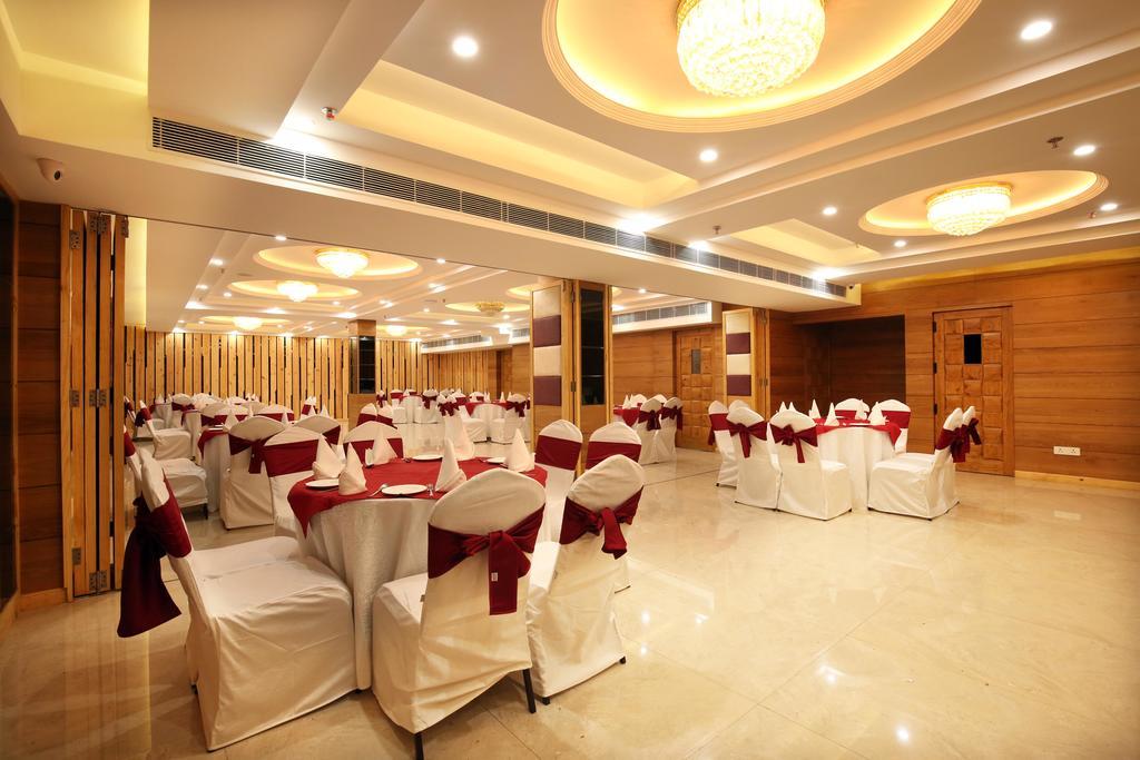 Mint Hotel Premia Chandigarh, Zirakpur Eksteriør bilde