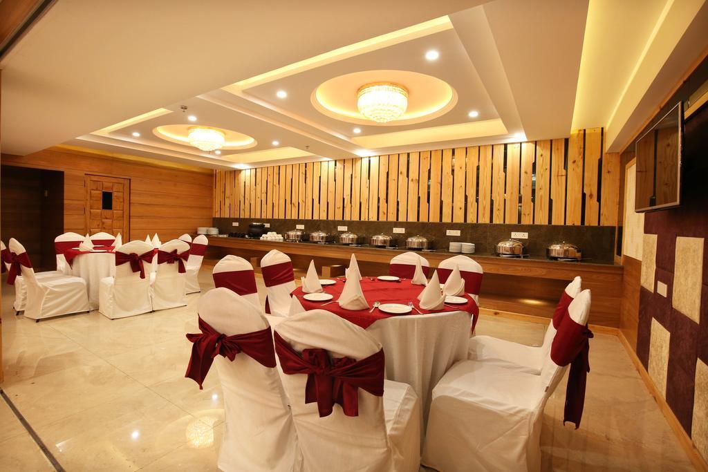 Mint Hotel Premia Chandigarh, Zirakpur Eksteriør bilde