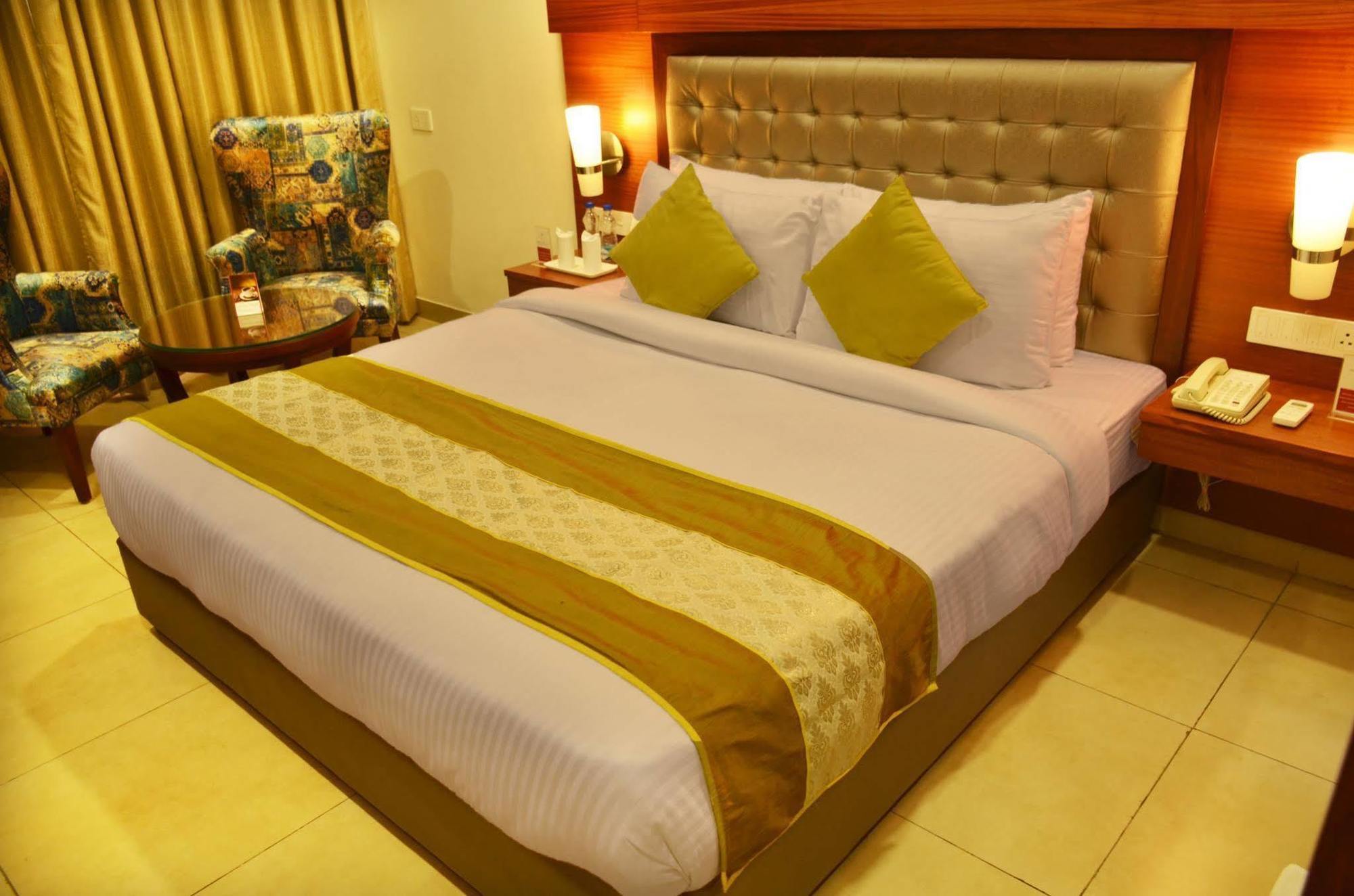 Mint Hotel Premia Chandigarh, Zirakpur Eksteriør bilde