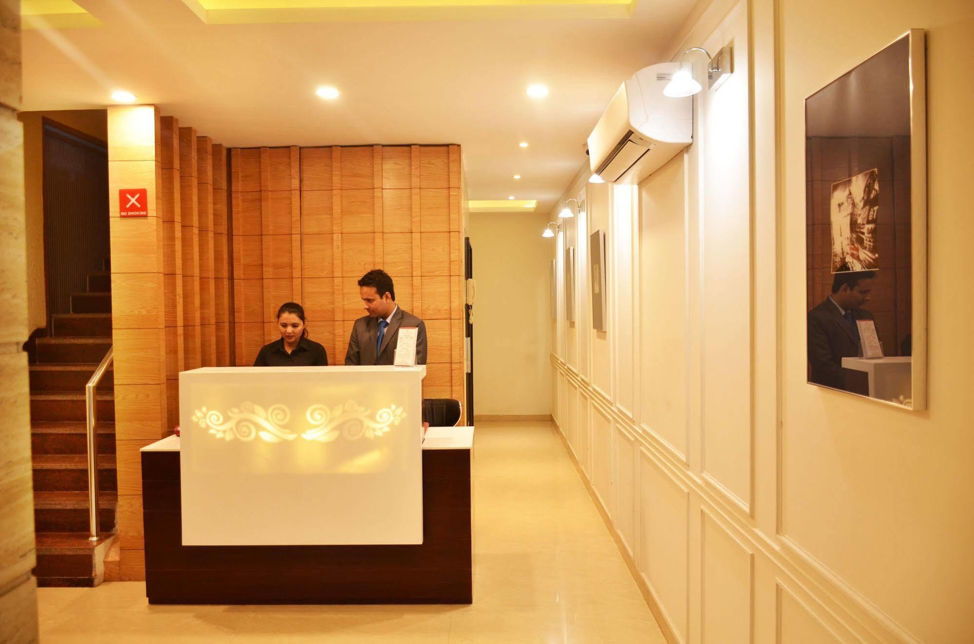 Mint Hotel Premia Chandigarh, Zirakpur Eksteriør bilde